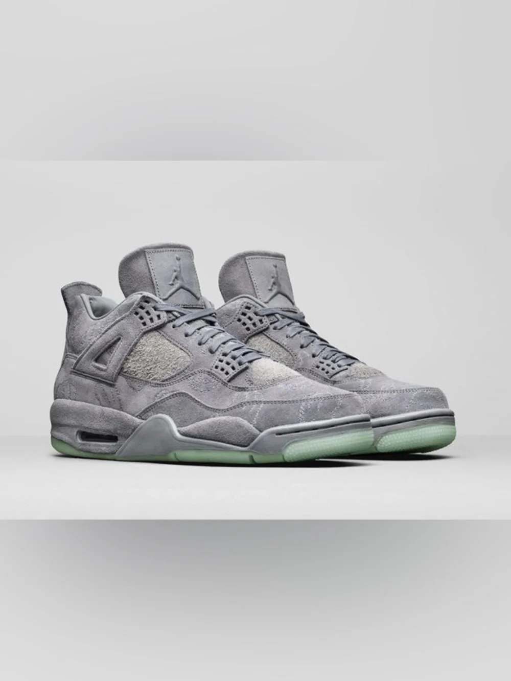 Jordan 4 Retro x KAWS Men’s Sneakers 👟